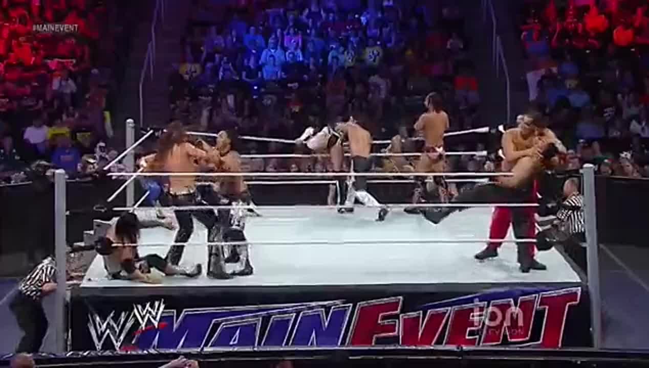 WWE (MAIN EVENT)