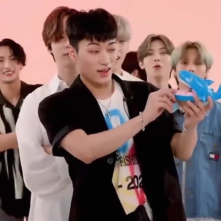 hello82xATEEZ
