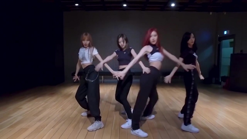 Группа BLACKPINK