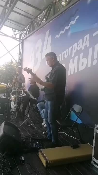 Видео на стене