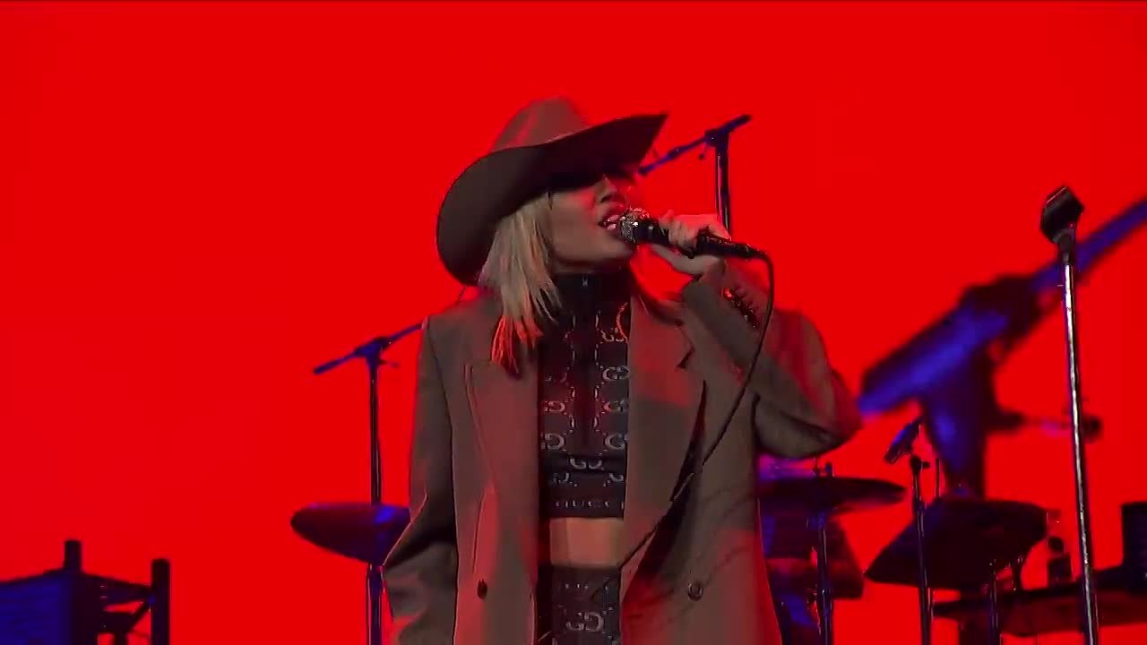 Miley Cyrus — ATTENTION (MILEY LIVE)