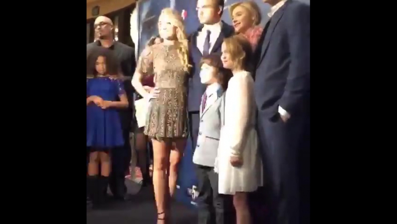 2016.01.14 The 5th Wave Cast at the premiere