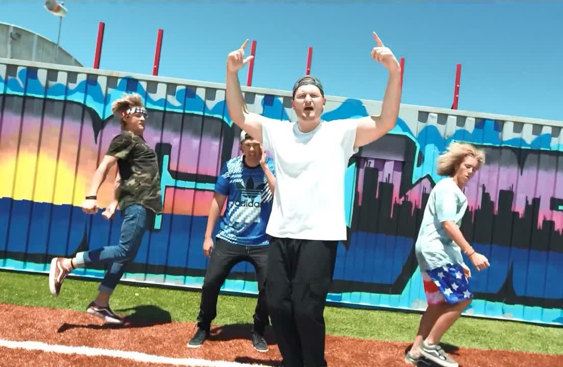 Cantopop. Клипы исполнителей на кантонском диалекте китайского языка.