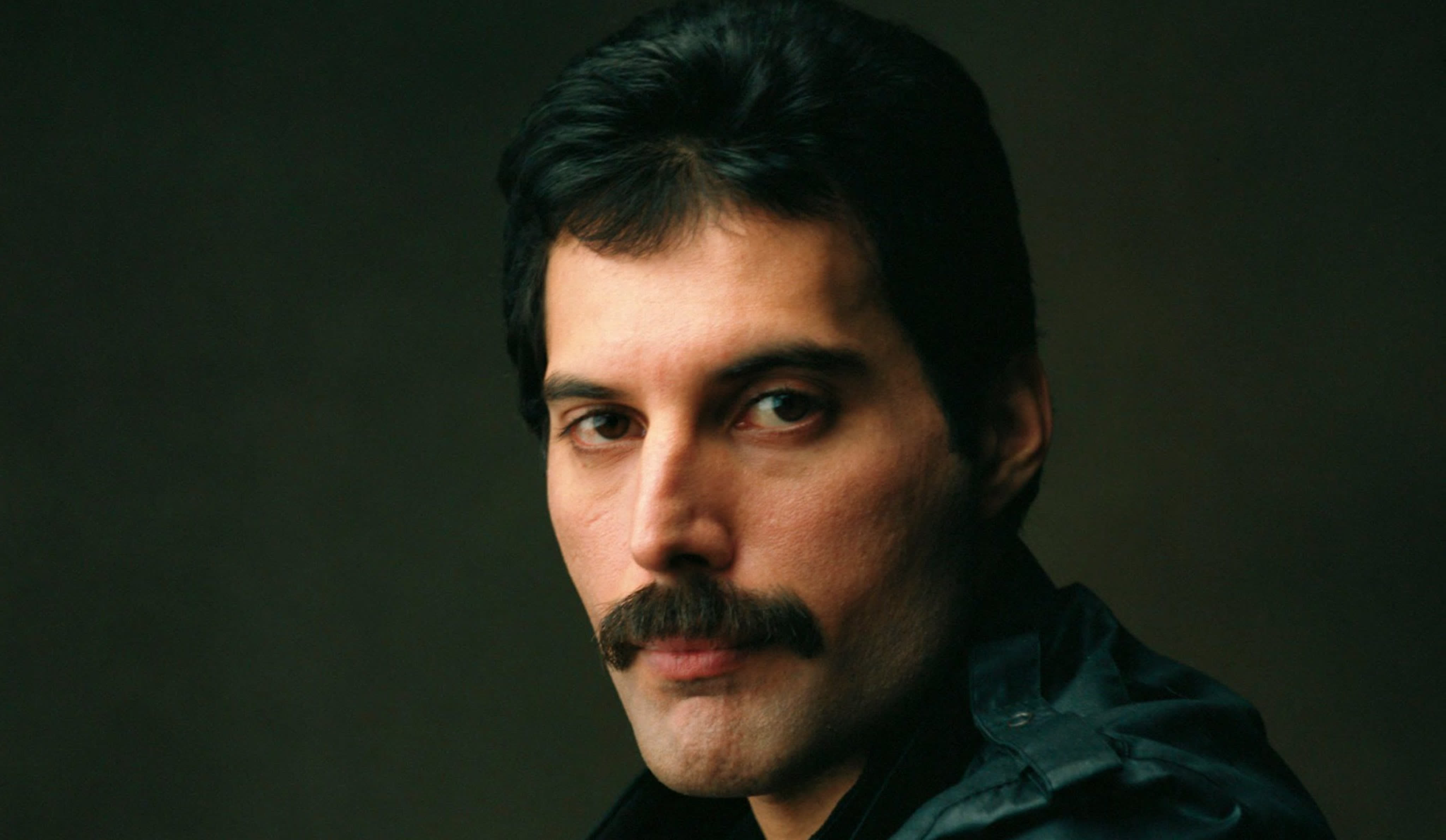 Freddie Mercury ★ ★ ★