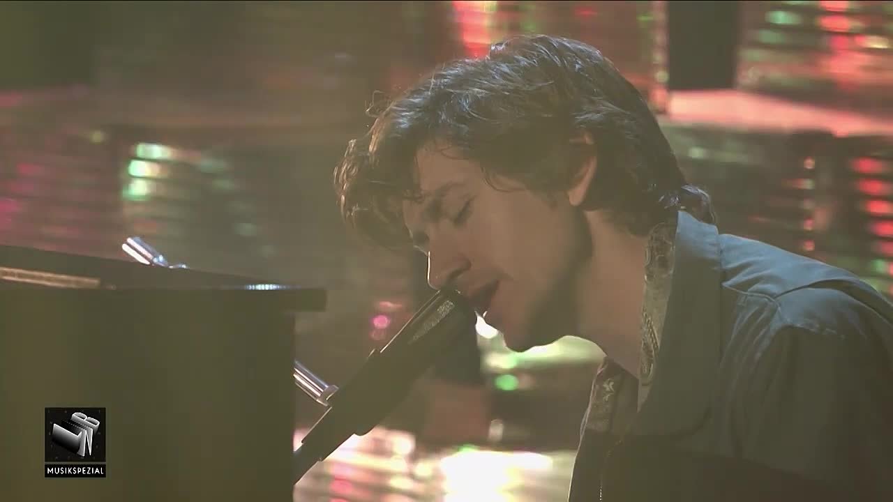 ARCTIC MONKEYS, ALEX TURNER