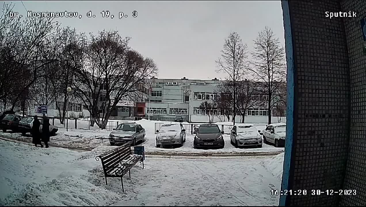 Космонавтов 19