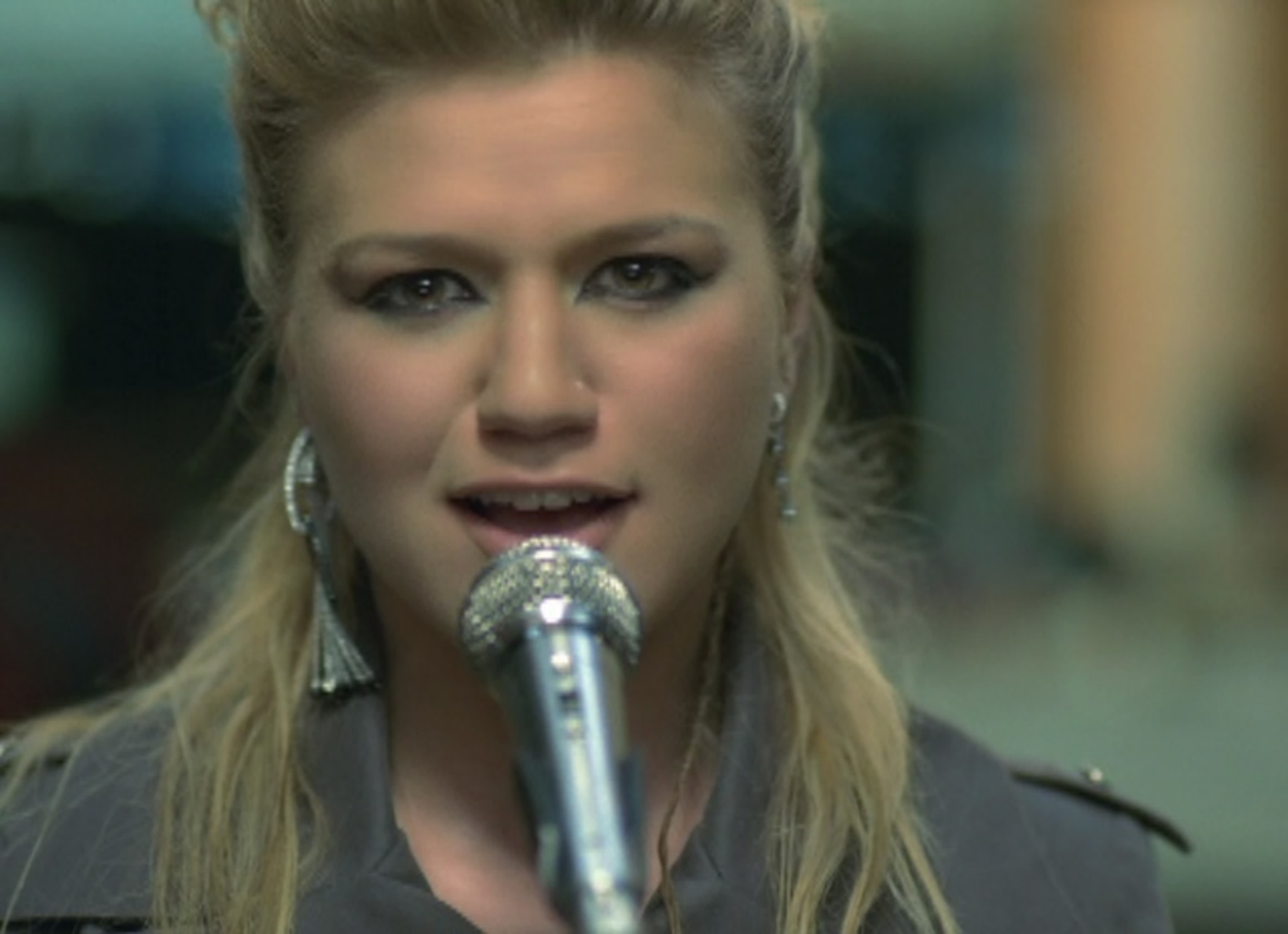 TOP-10.Kelly Clarkson.
