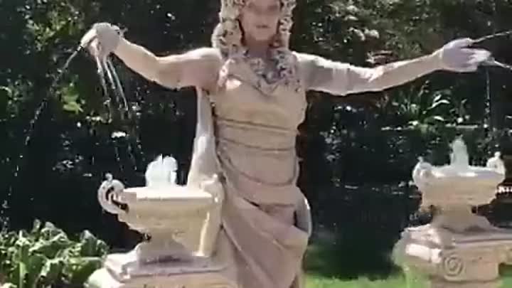 Фонтаны, водопады, новогодние салюты.