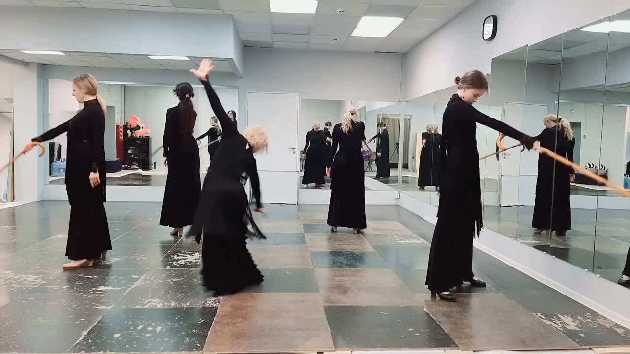 Никитина