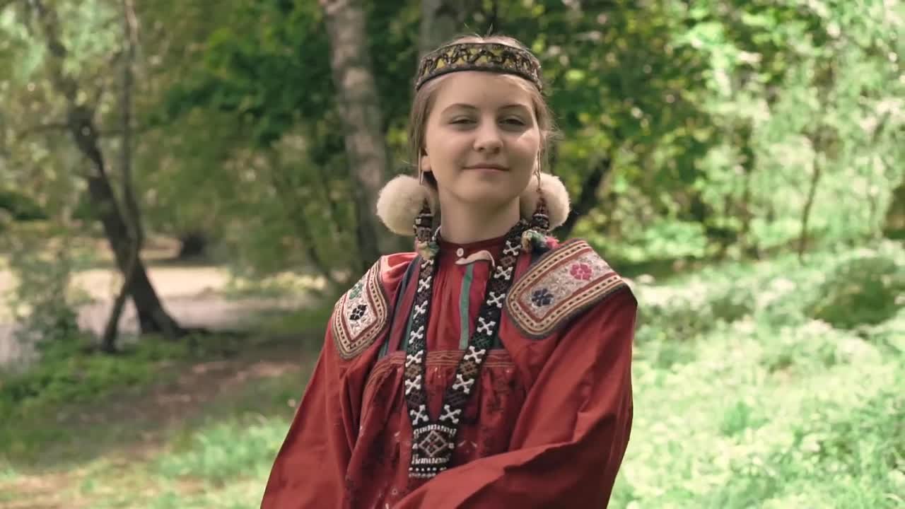 Народные костюмы.