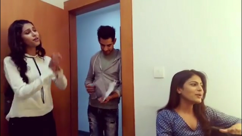 Bin Kuch Kahe за кадром