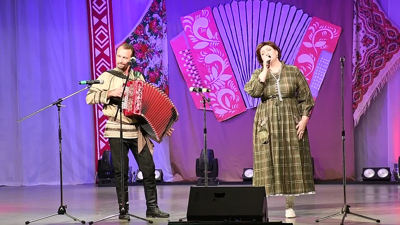 Концертная программа «Играй, гармонь!» (6+) в Котласском Дворце культуры ( 18.11.2023 г. )