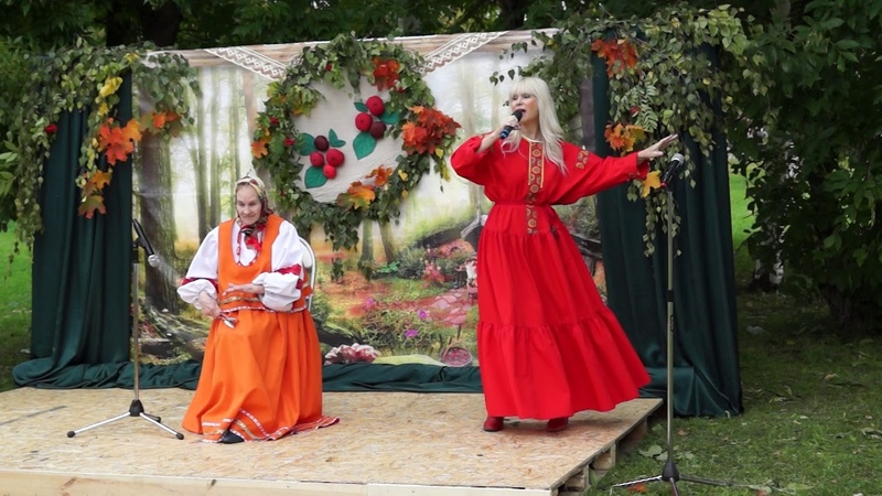 Праздник «Платочки-завиточки» (0+) в зеленой зоне Котласского Дворца культуры ( 07.09.2019 г.)