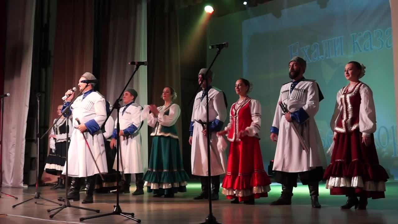 Коллектив песни «Ехали казаки» и ансамбль «Казачий Кордон» (г. Санкт-Петербург)(6+) в Котласе (02.11.2019 г.)
