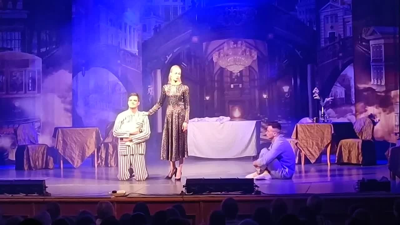 🎭 Театр «Старый Арбат» привёз в Котлас один из самых известных своих спектаклей «Мастер и Маргарита» (12+) (11.02.2023 г.)
