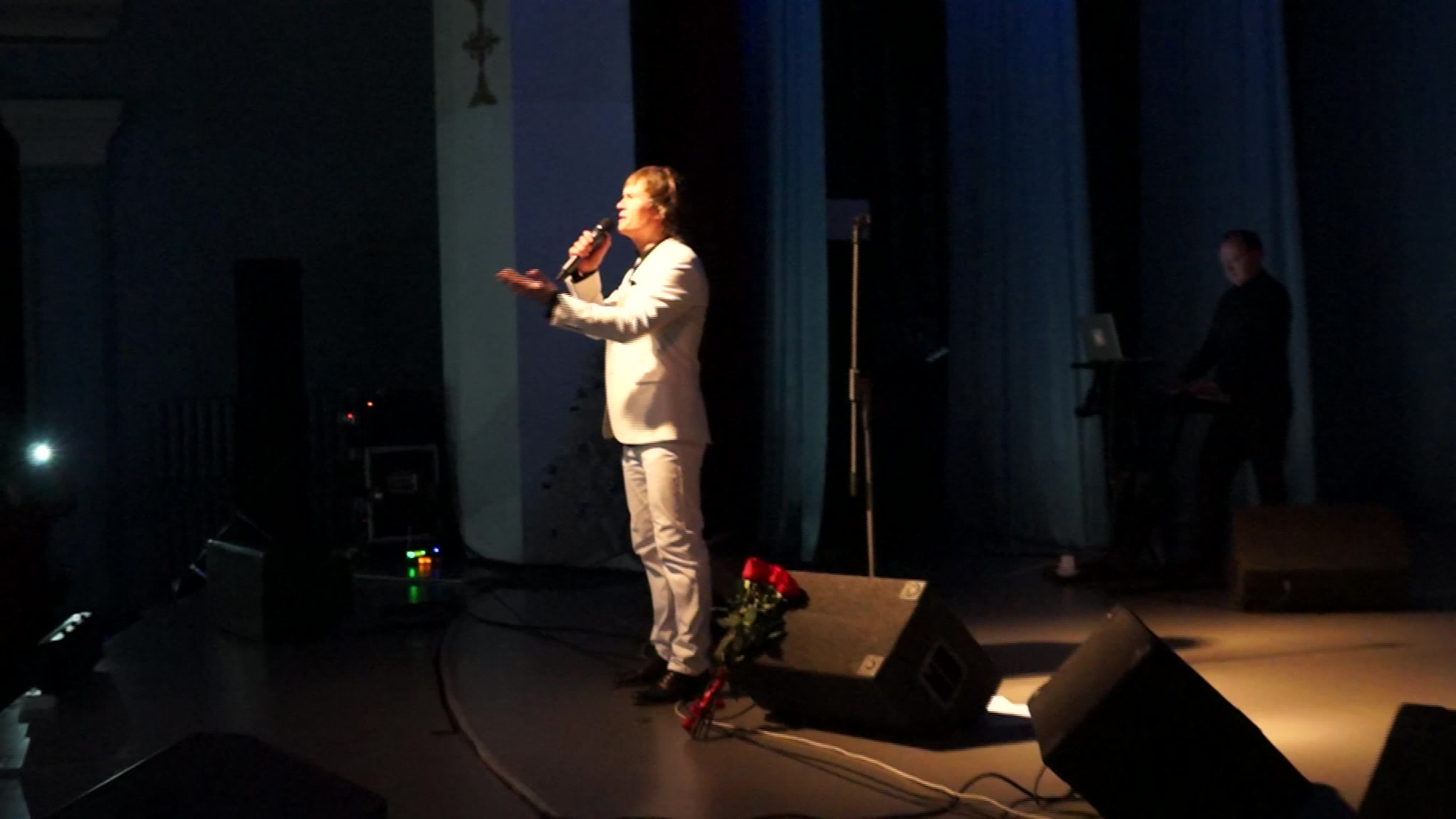 АРТУР РУДЕНКО выступил с новой программой «Во имя любви» (12+) в Котласском Дворце культуры ( 05.01.2020 г.)