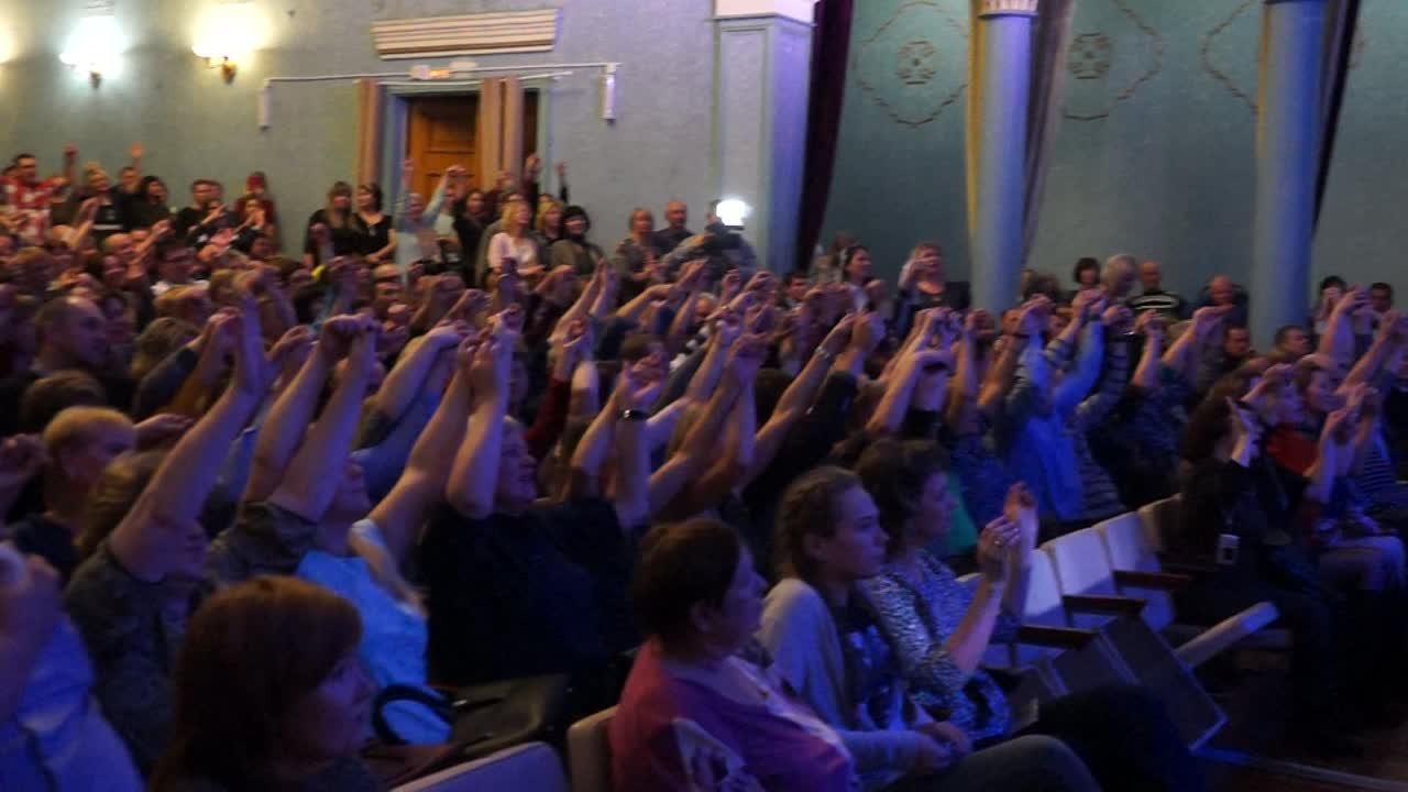 Концерт популярного шансонье, замечательного музыканта, Заслуженного артиста РФ Сергея Трофимова (6+) в Котласском Дворце культу