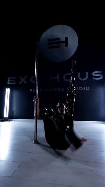 Exotic Pole  Dance