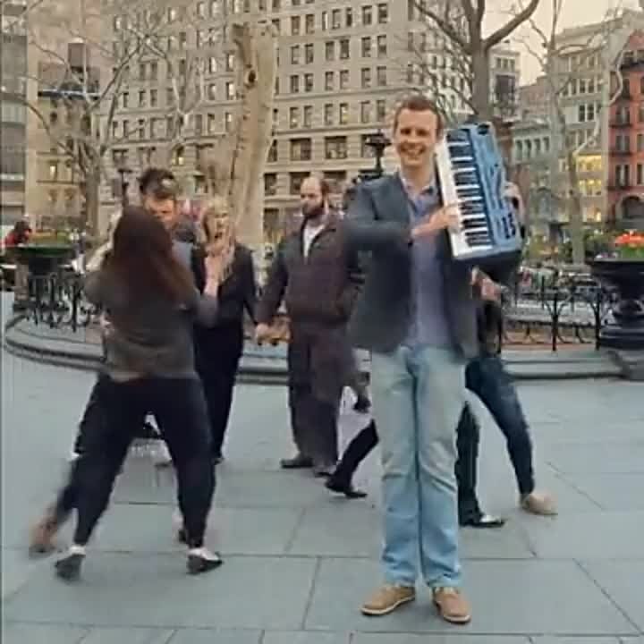 [Jerome Jarre]