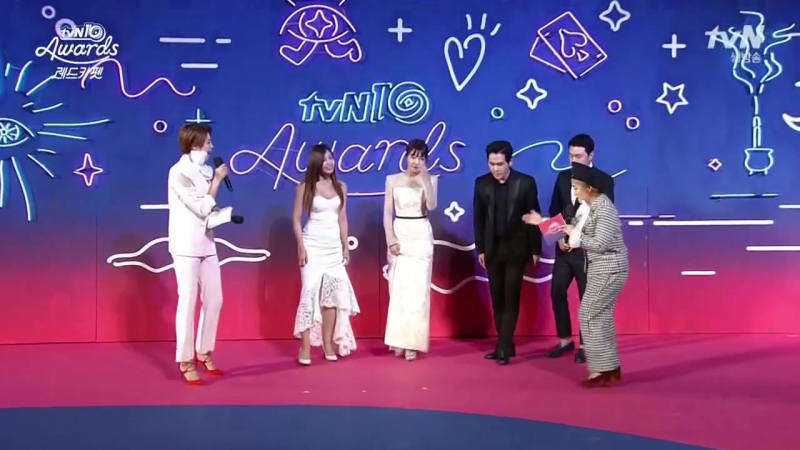 [FANCAM - AWARDS / RED CARPET]