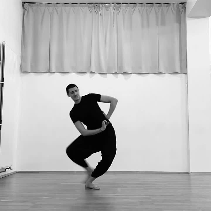 Mohiniyattam