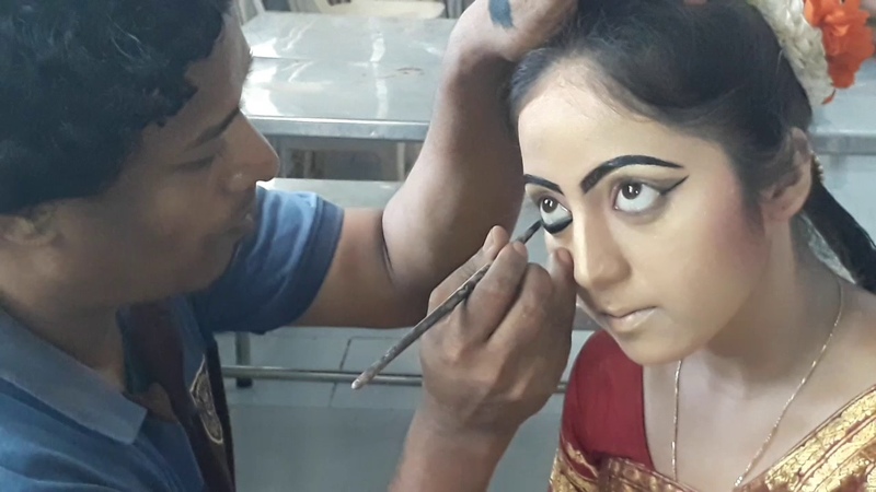 indian hairstyles Bharatanatyam +make up