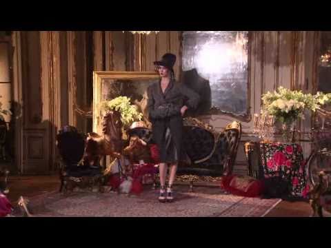 "JOHN GALLIANO" Fashion Show