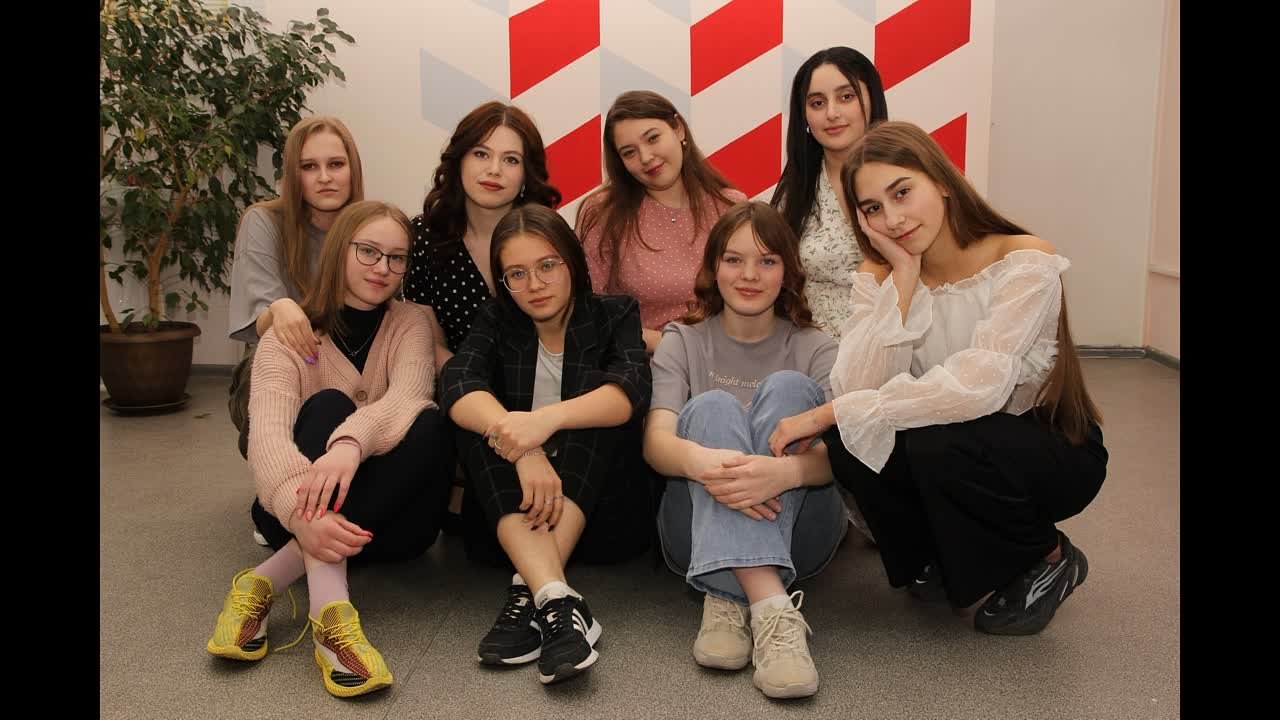Поздравляем_08.03.2022