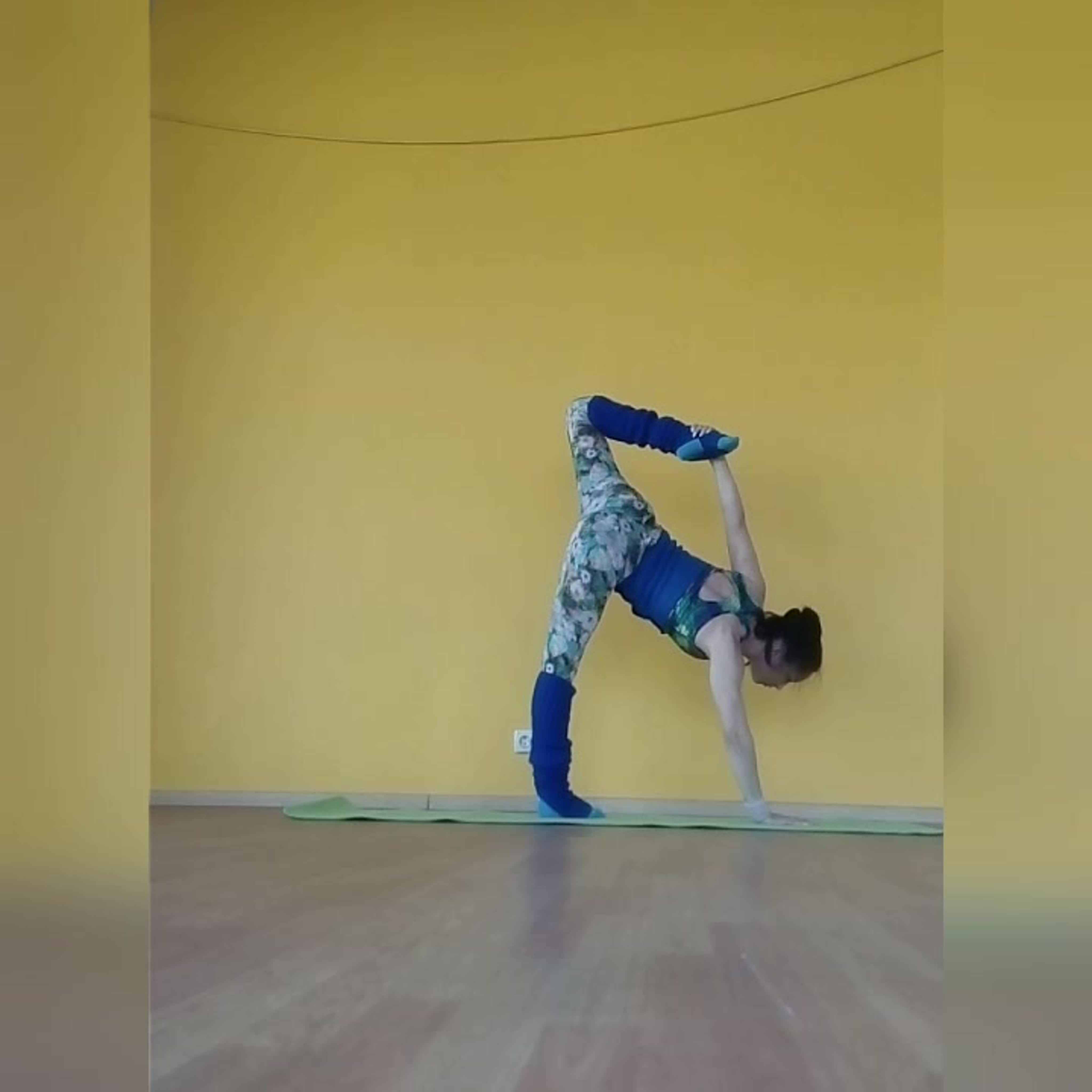 Растяжка,акробатика,танц.связки."Спорт Фактор"