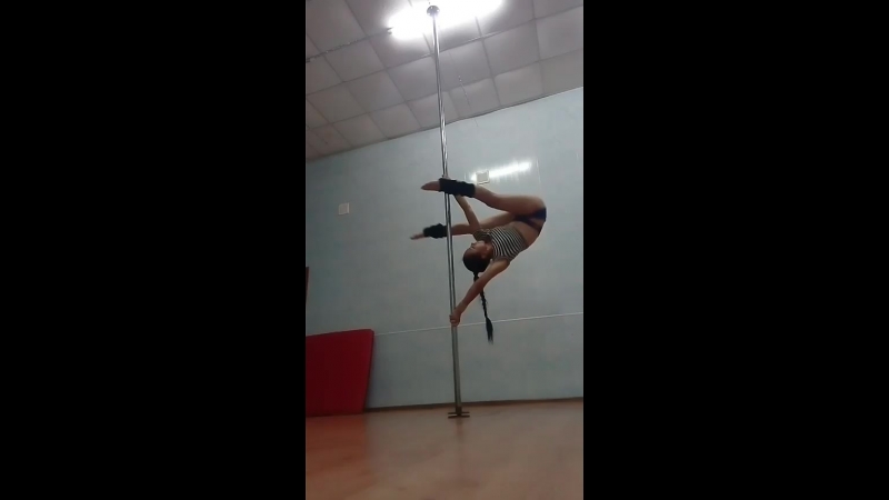 Авиацентр.Студия Pole Dance "Flash".Связки на пилоне