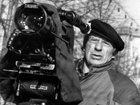 Сергей Колосов (27.12.1921 - 11.02.2012)  советский и российский кинорежиссёр, сценарист, педагог. Народный артист СССР (1988).
