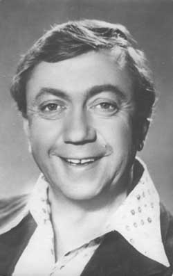 Роман Ткачук (31.08.1932 - 10.01.1994) советский и российский актёр театра, кино и дубляжа.