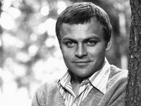 Александр Соловьёв  (19.08.1952 - 01.01.2000)  советский и российский актёр театра, кино и дубляжа, кинорежиссёр.