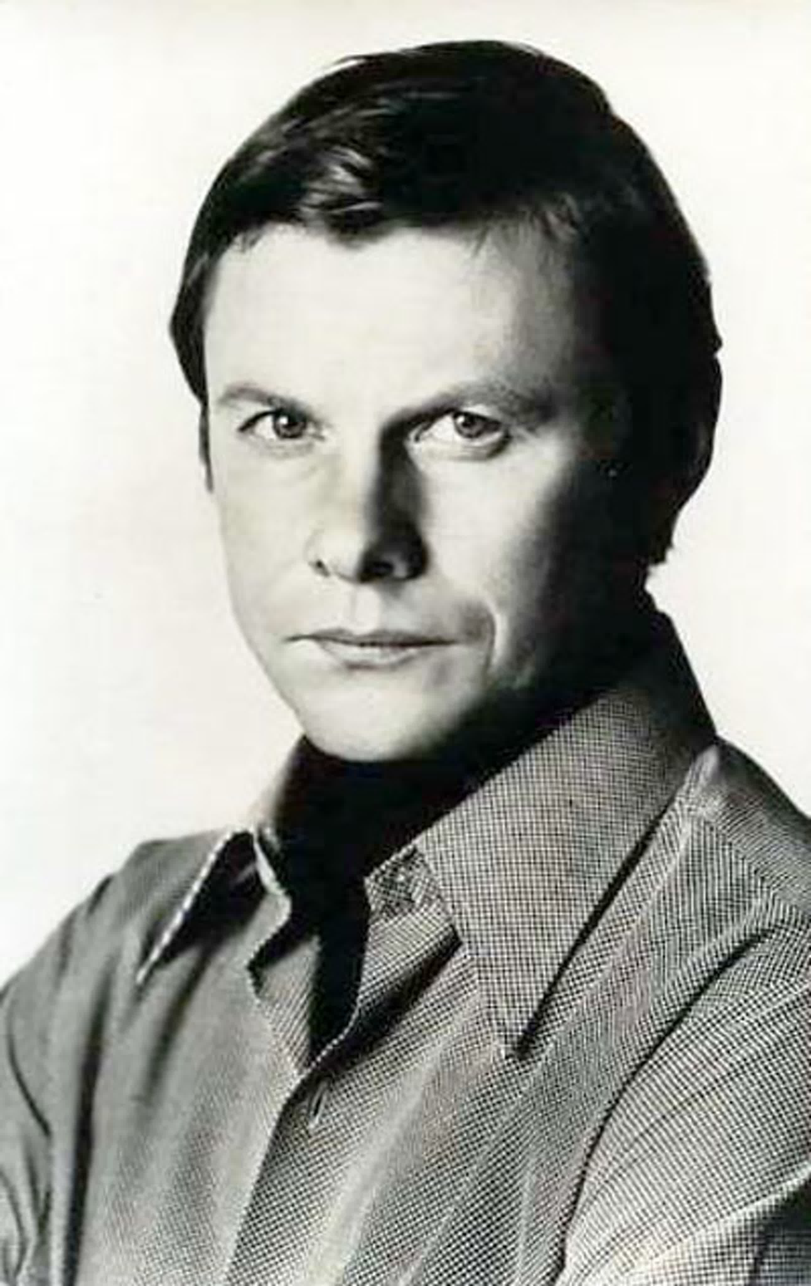 Виталий Соломин (12.12.1941 - 27.05.2002) советский и российский актёр и режиссёр театра и кино, сценарист; народный артист РСФС