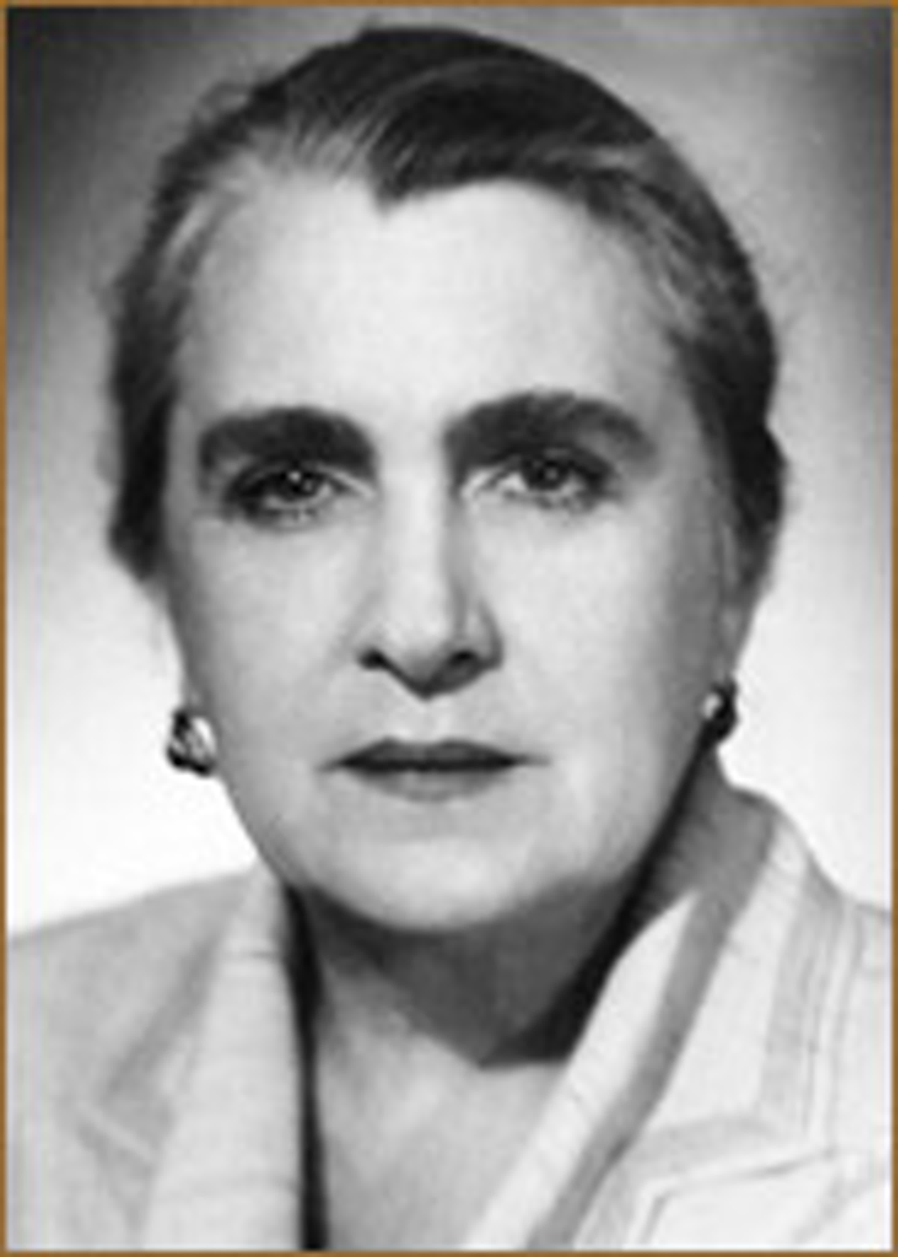 Елена Гоголева (07.04.1900 - 15.11.1993) советская российская актриса театра и кино, мастер художественного слова (чтица). Артис