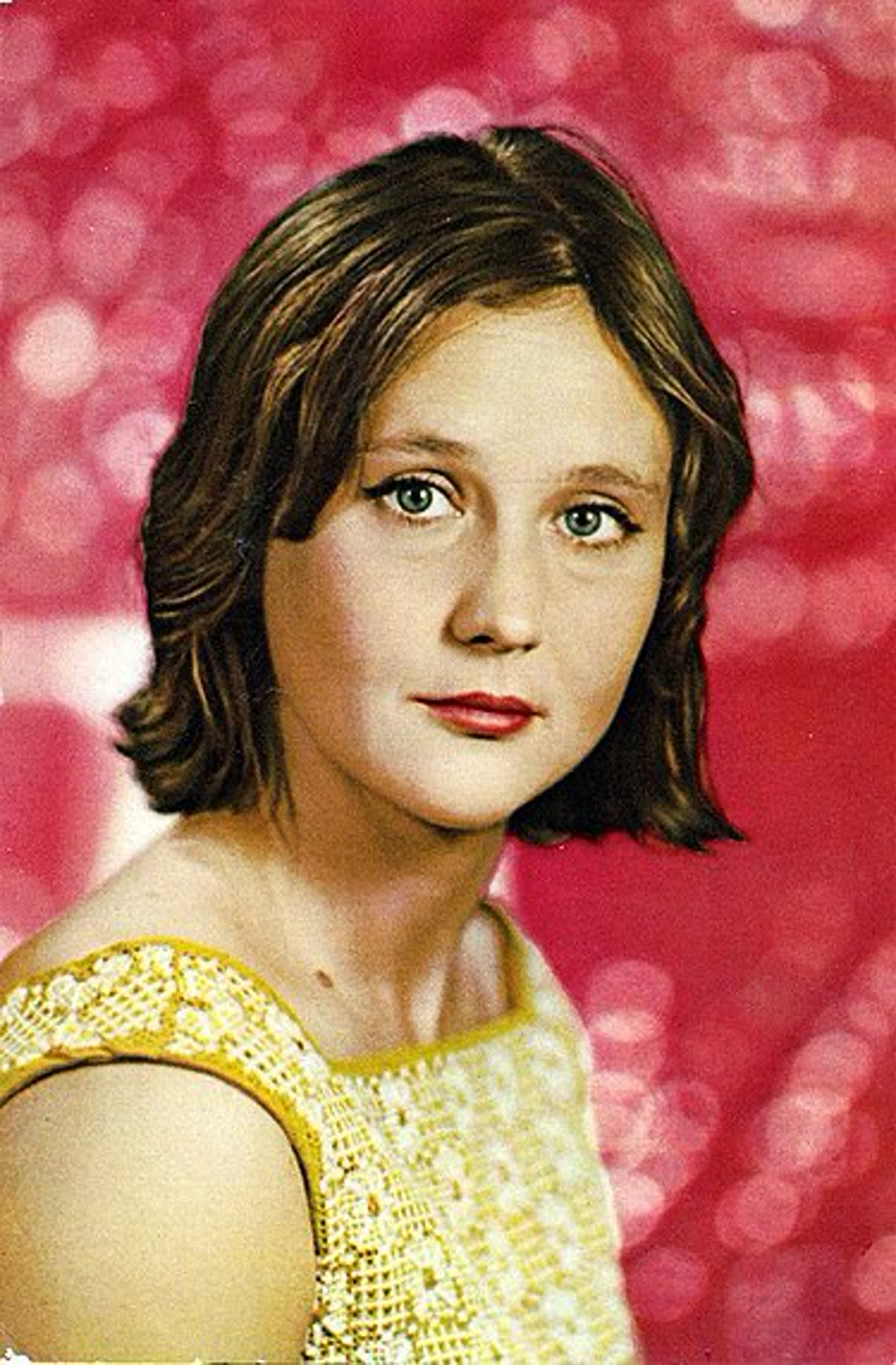 Микаэла Дроздовская (10.03.1937 - 14.11.1978) советская актриса кино и дубляжа.