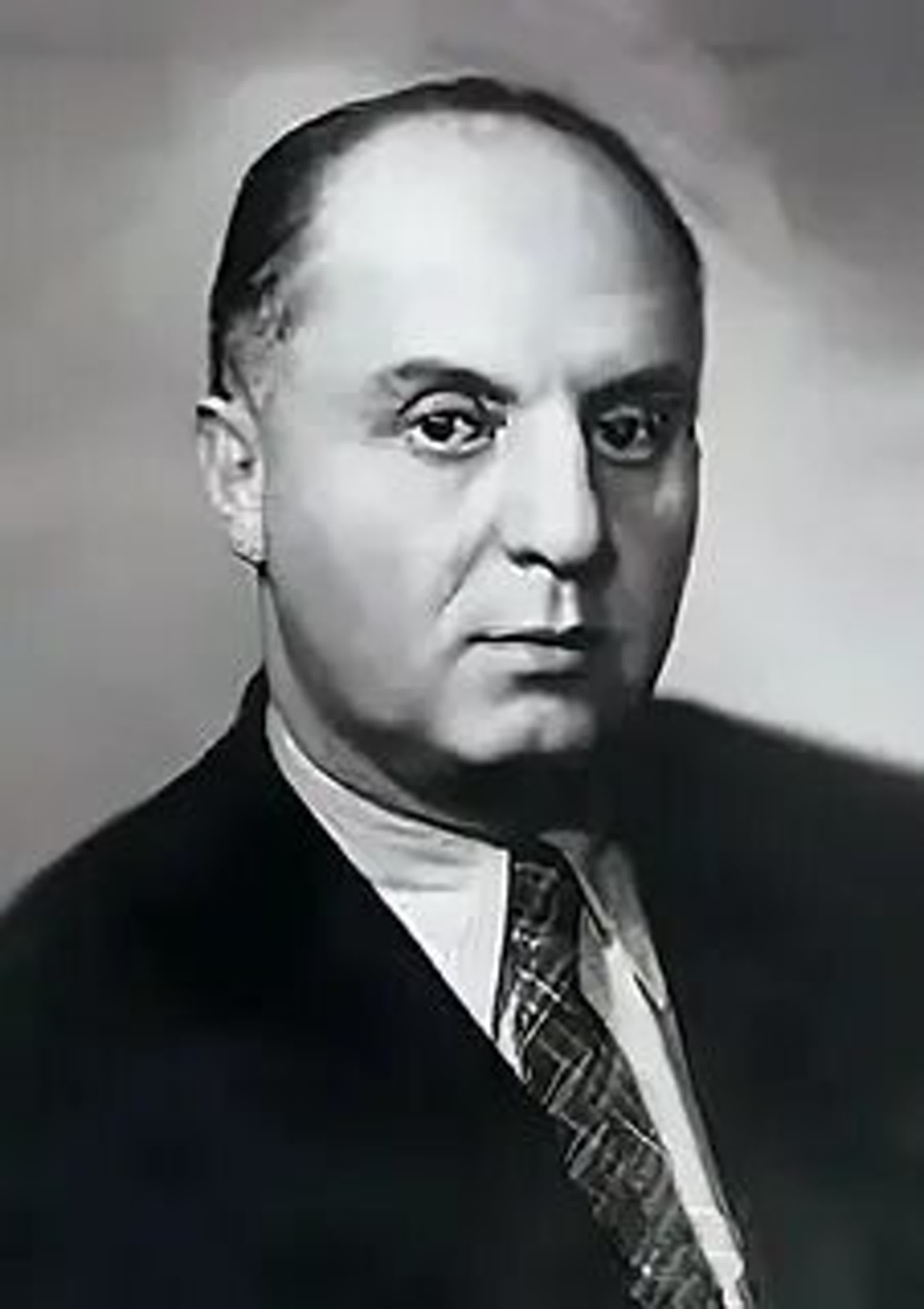 Леонид Трауберг (17.01.1902 — 13.11.1990) советский кинорежиссёр и сценарист. Народный артист РСФСР (1987)