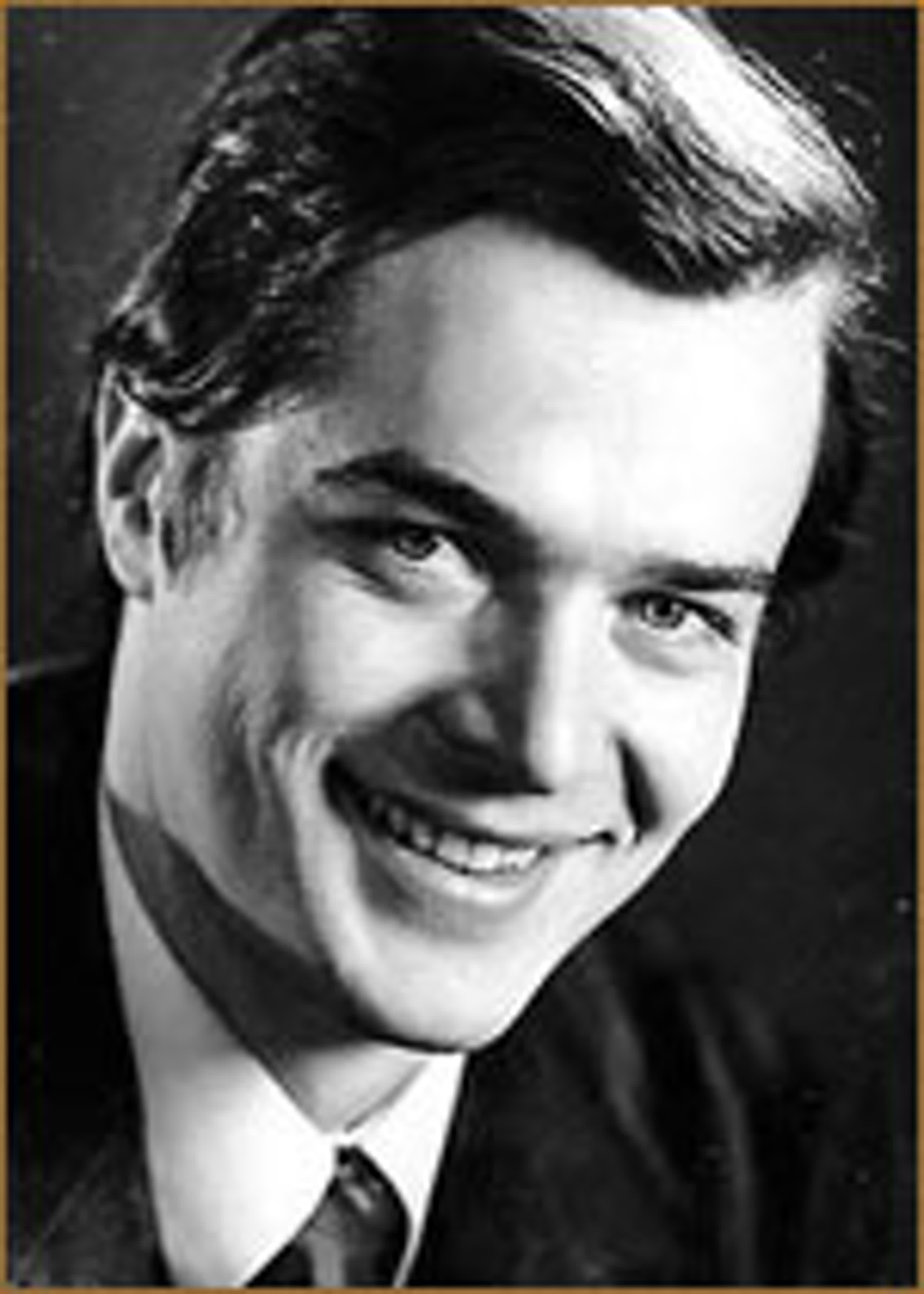 Александр Овчинников (07.06.1947 - 24.10.1997) — советский актёр театра и кино, заслуженный артист РСФСР.