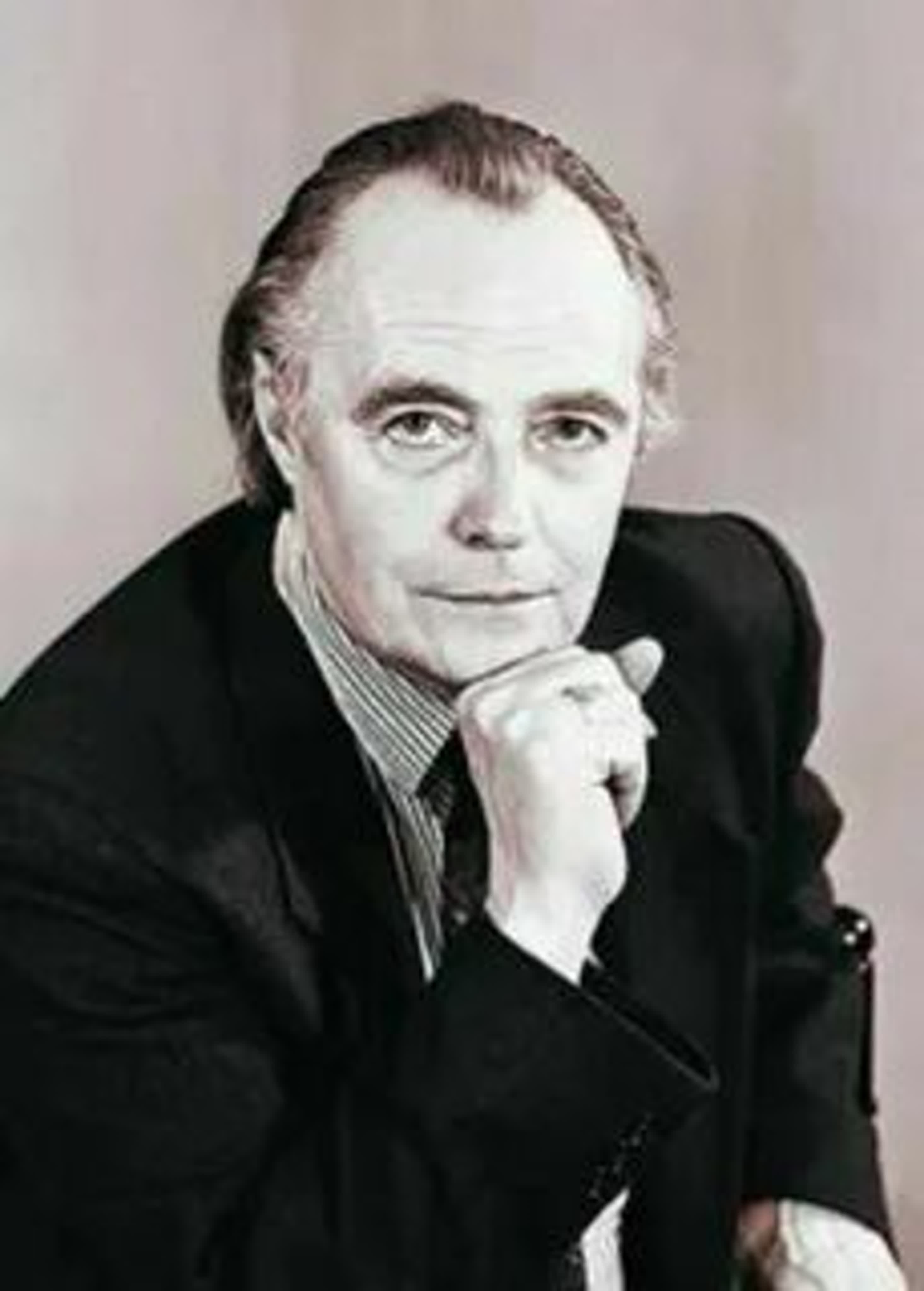 Эдуард Марцевич (29.12.1936 — 12.10.2013) советский и российский актёр театра и кино, педагог. Народный артист РСФСР (1987)