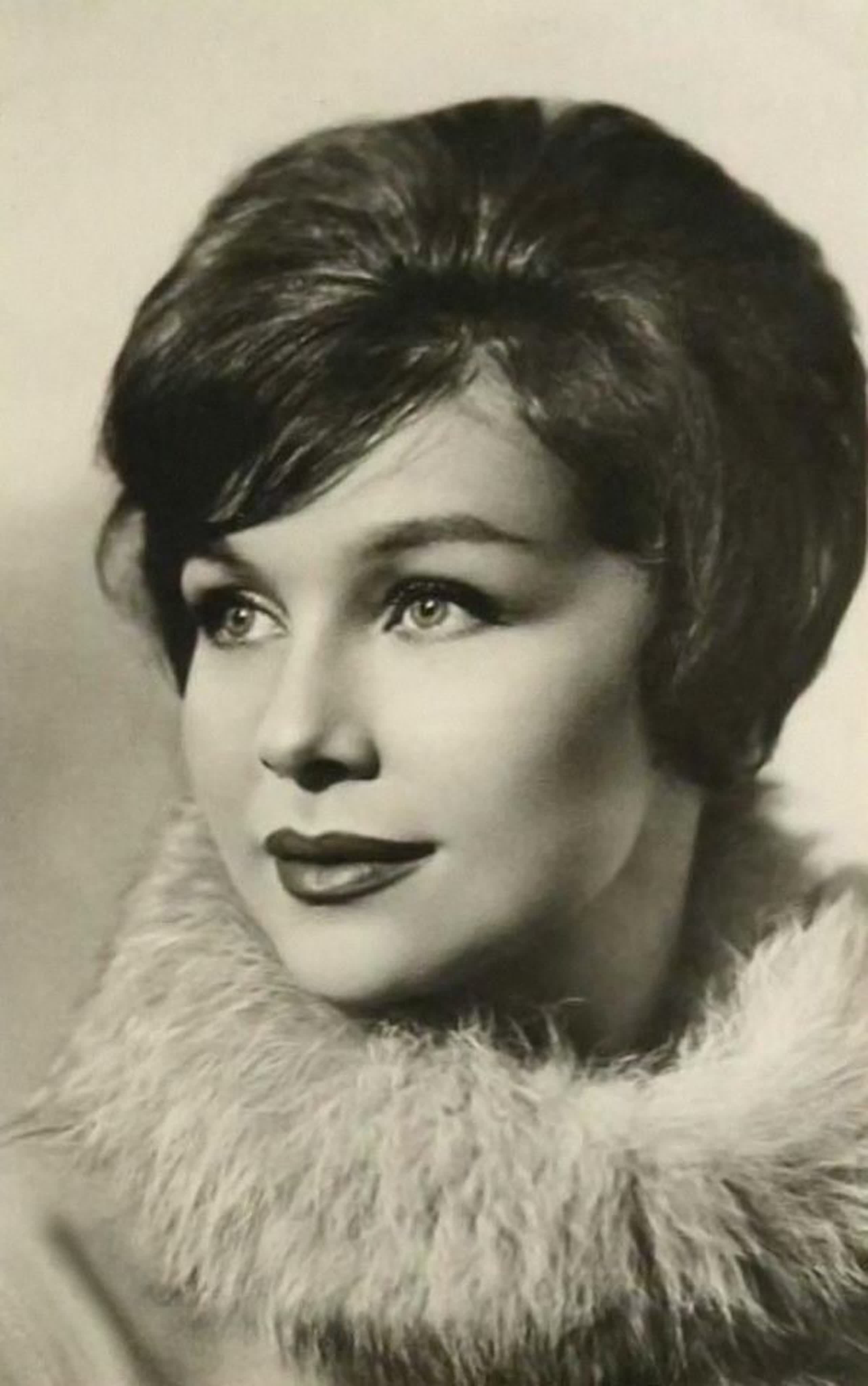 Нинель Мышкова (08.05.1926 - 13.09.2003)  советская актриса театра и кино, заслуженная артистка РСФСР (1976)