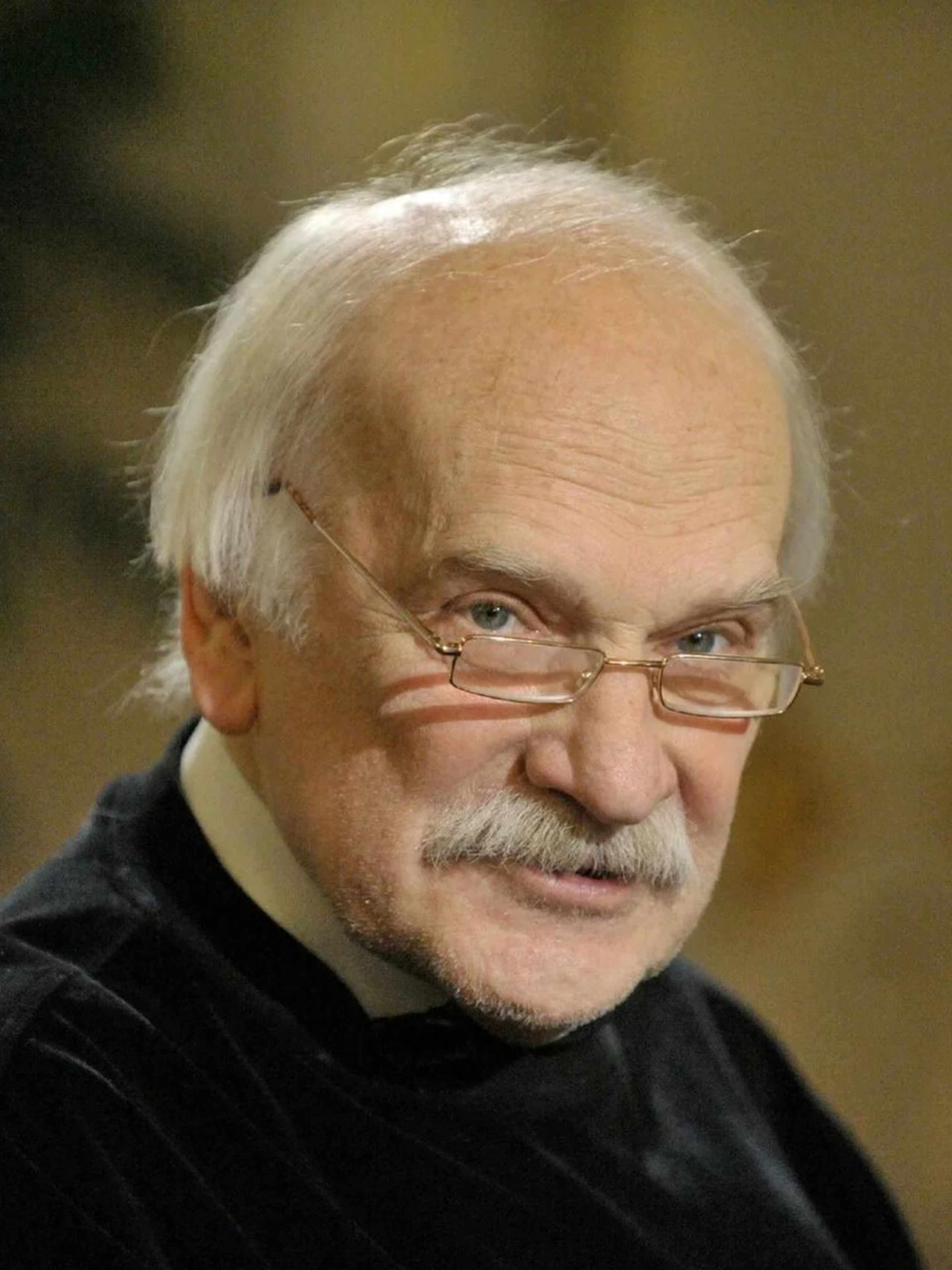 Пётр Фоменко (13.07.1932 - 09.08.2012)  советский и российский режиссёр театра и кино, педагог, художественный руководитель Моск