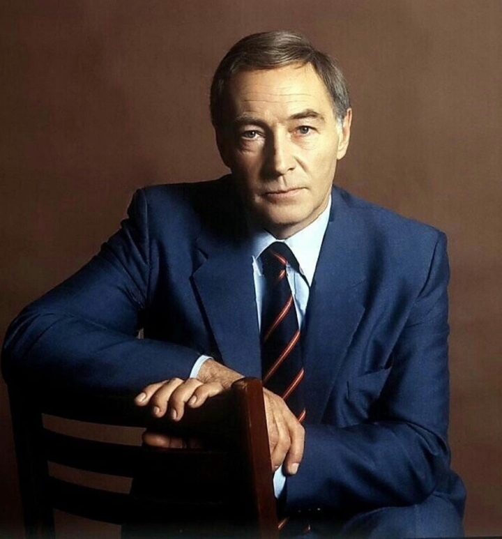 Вячеслав Тихонов  (08.02.1928 - 04.12.2009) советский и российский актёр кино и озвучивания. Герой Социалистического Труда (1982
