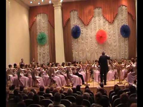 Уличные мелодии в смокингах .Дирижер -Петр Грибанов