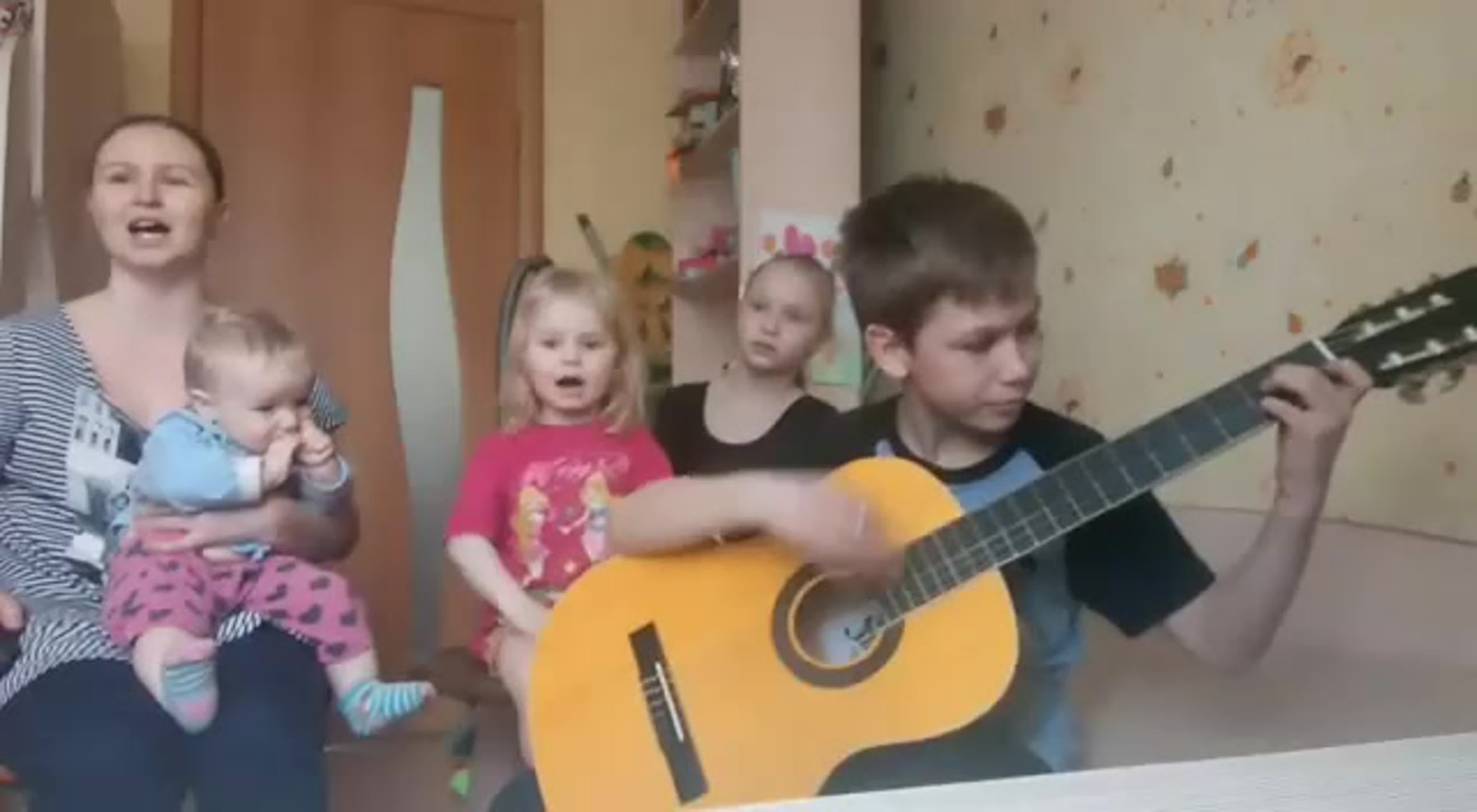 Сидим дома