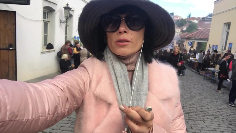 Сола Монова
