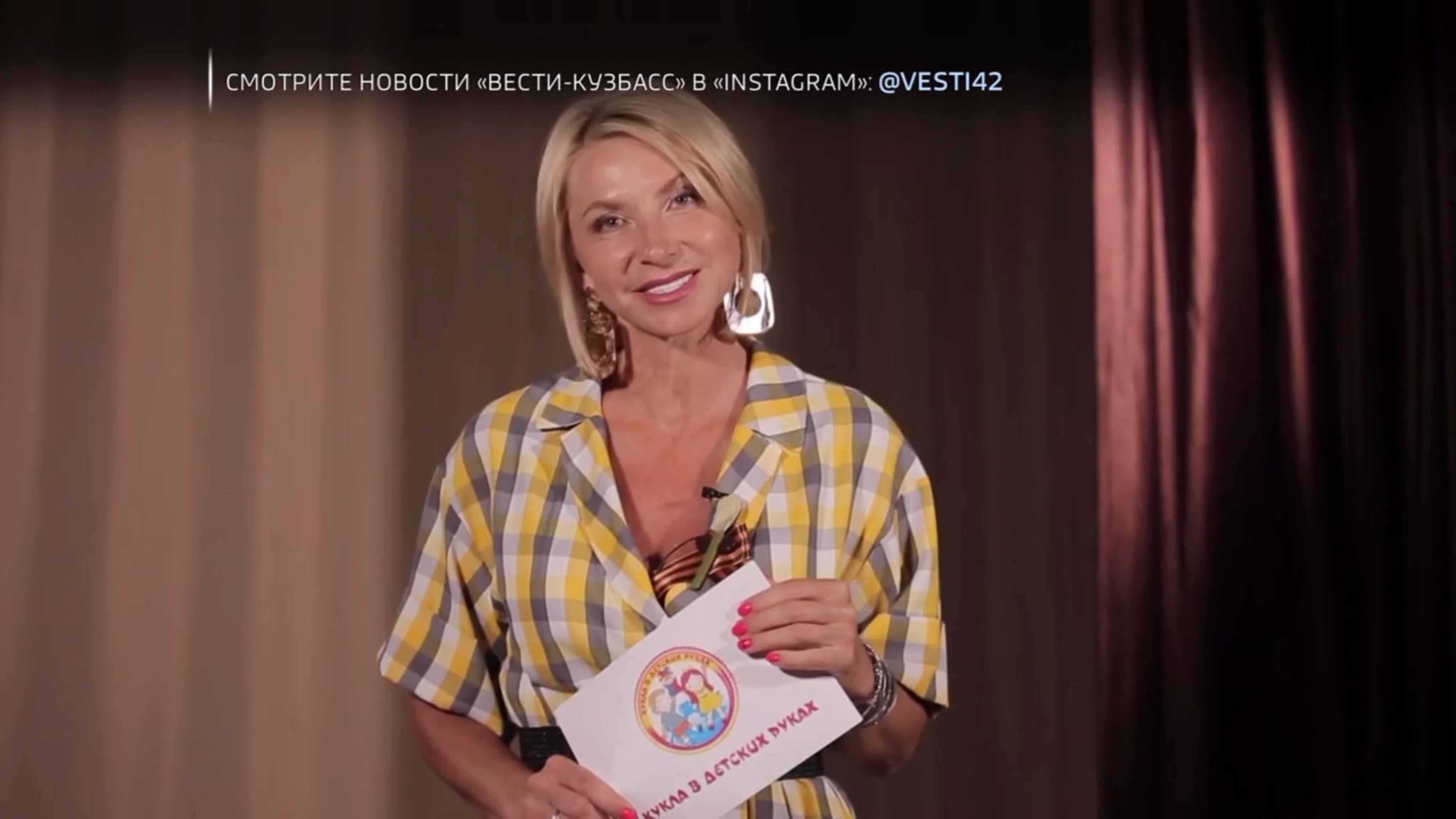 Кукла в детских руках 2020