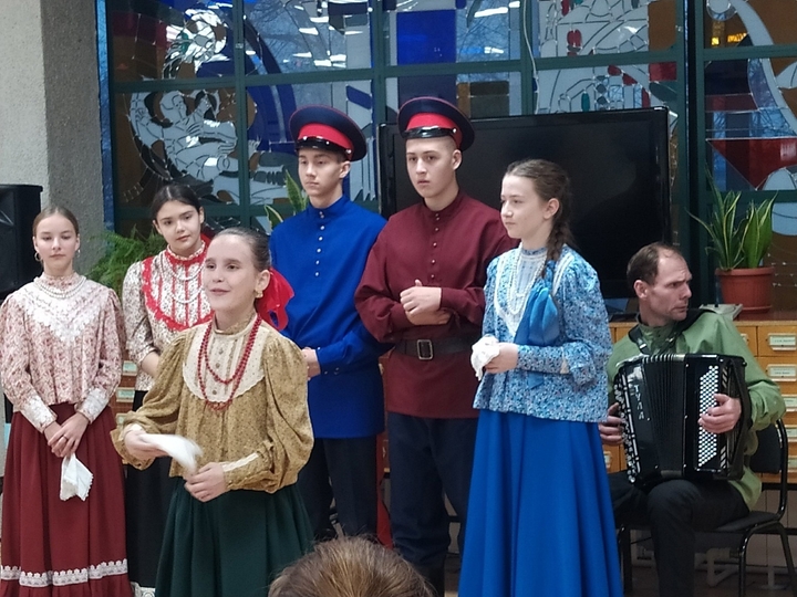 Образцовый фольклорный ансамбль «Ягодка»