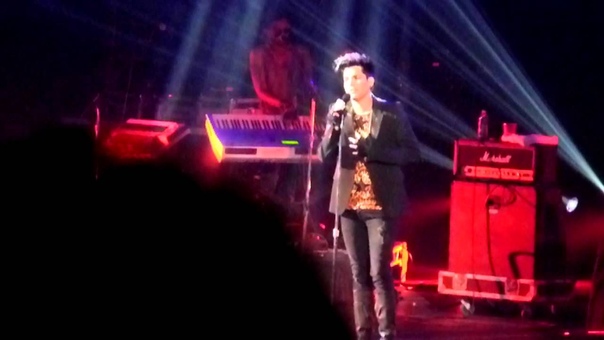 Выступление Адама Ламберта в "Fantabuloso", Чикаго (Allstate Arena), 18.05.2012