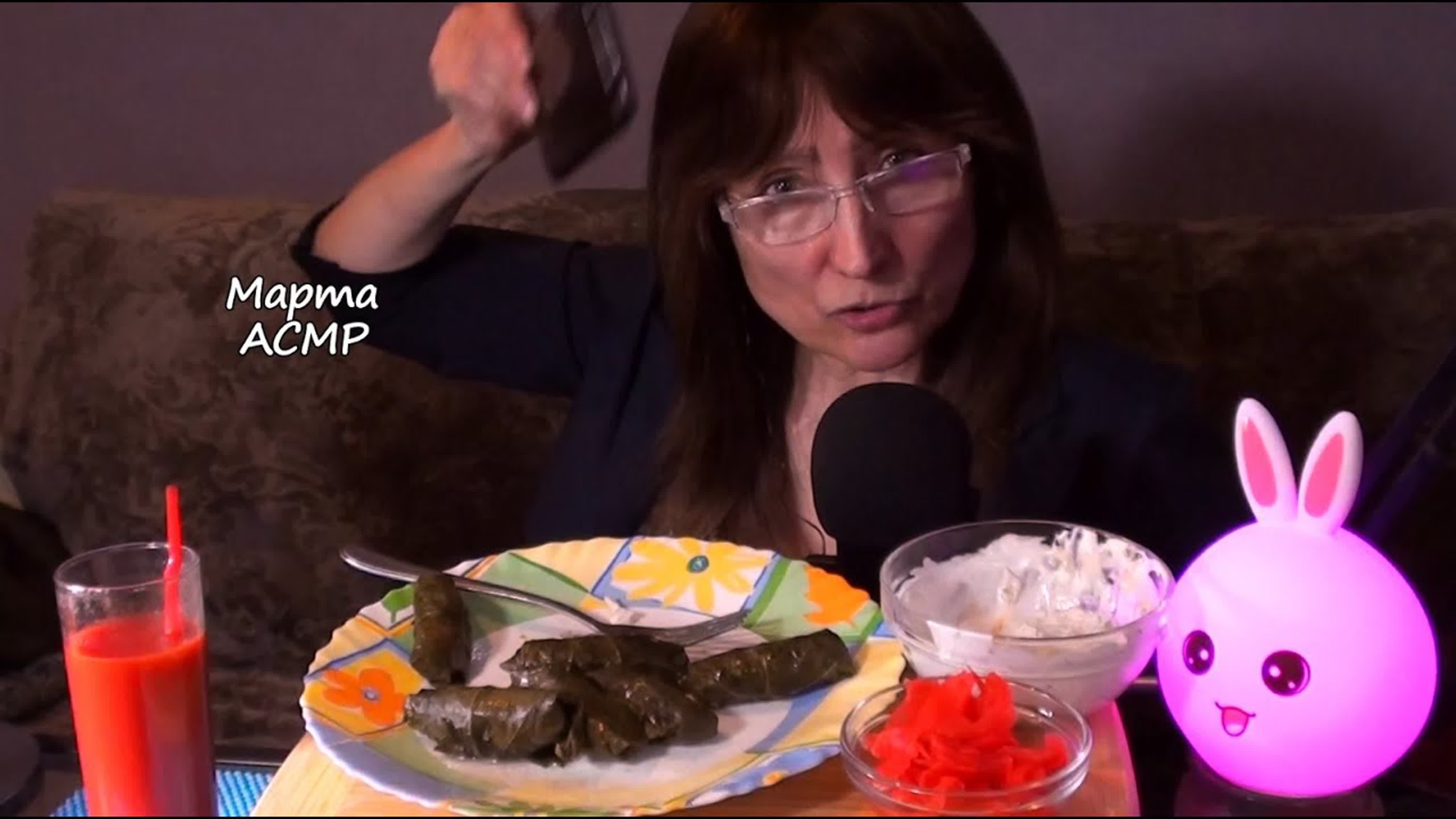 АСМР ИТИНГ ASMR EATING звуки рта жевание чавканье хрумканье едим и кушаем  на камеру