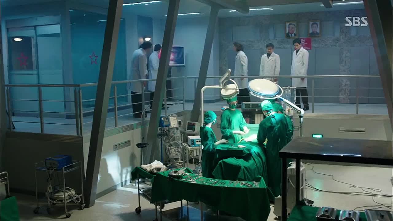 Загадочный доктор / Doctor Stranger / 닥터 이방인 (2014)